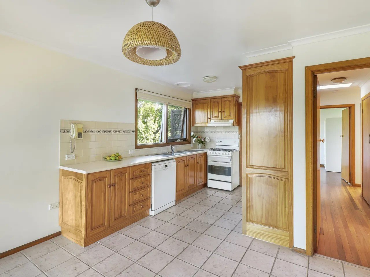 8 St James Street, St Albans Park image 2