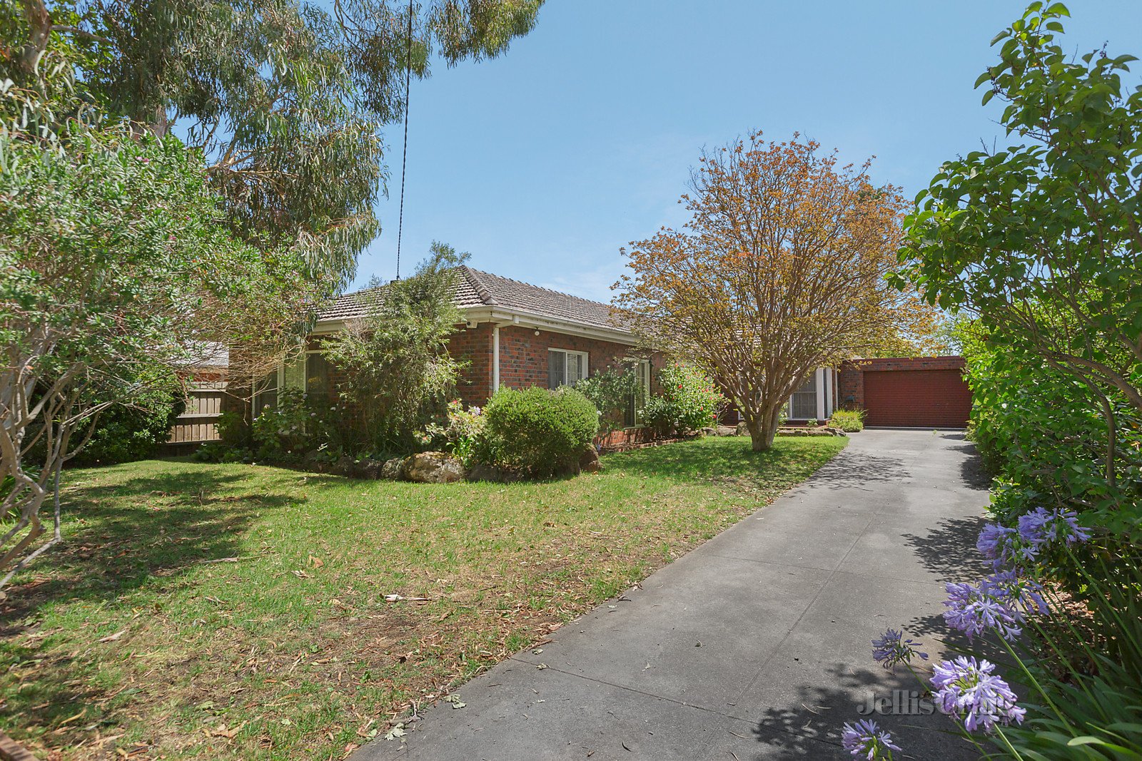 8 Stanley Grove, Canterbury image 2