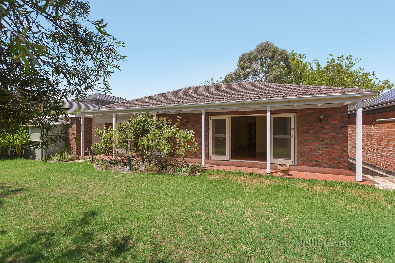 8 Stanley Grove, Canterbury image 6