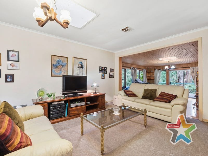 8 Stanley Street, Olinda image 5