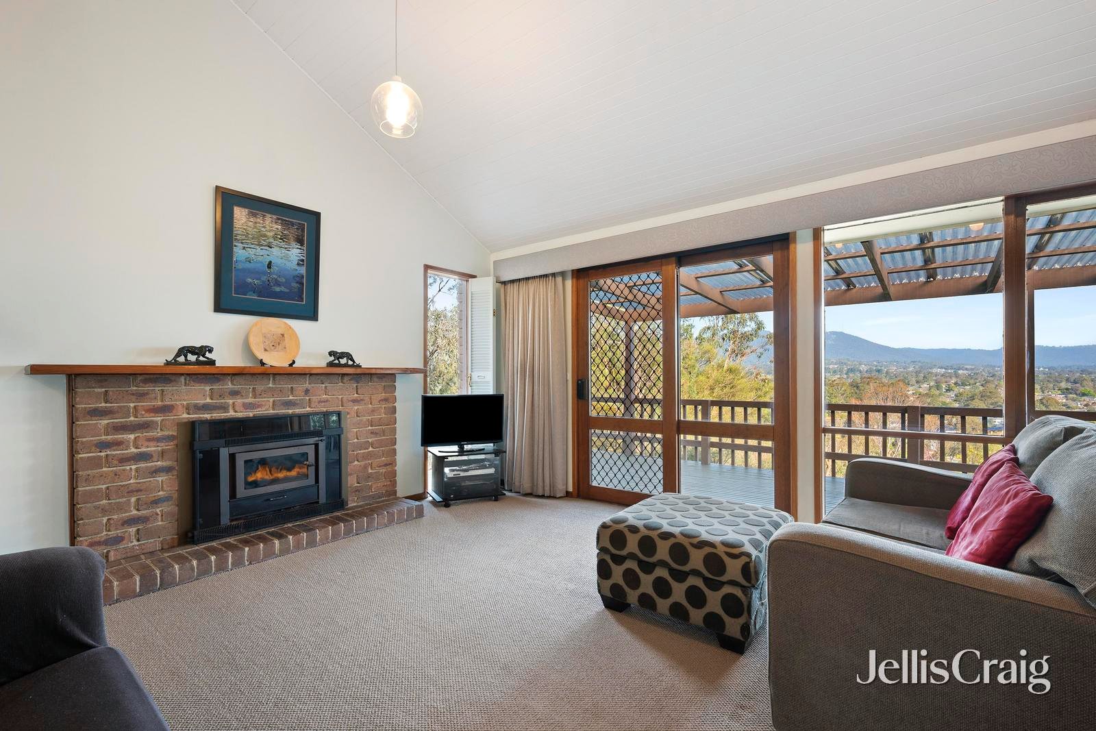 8 Struan Avenue, Mooroolbark image 4