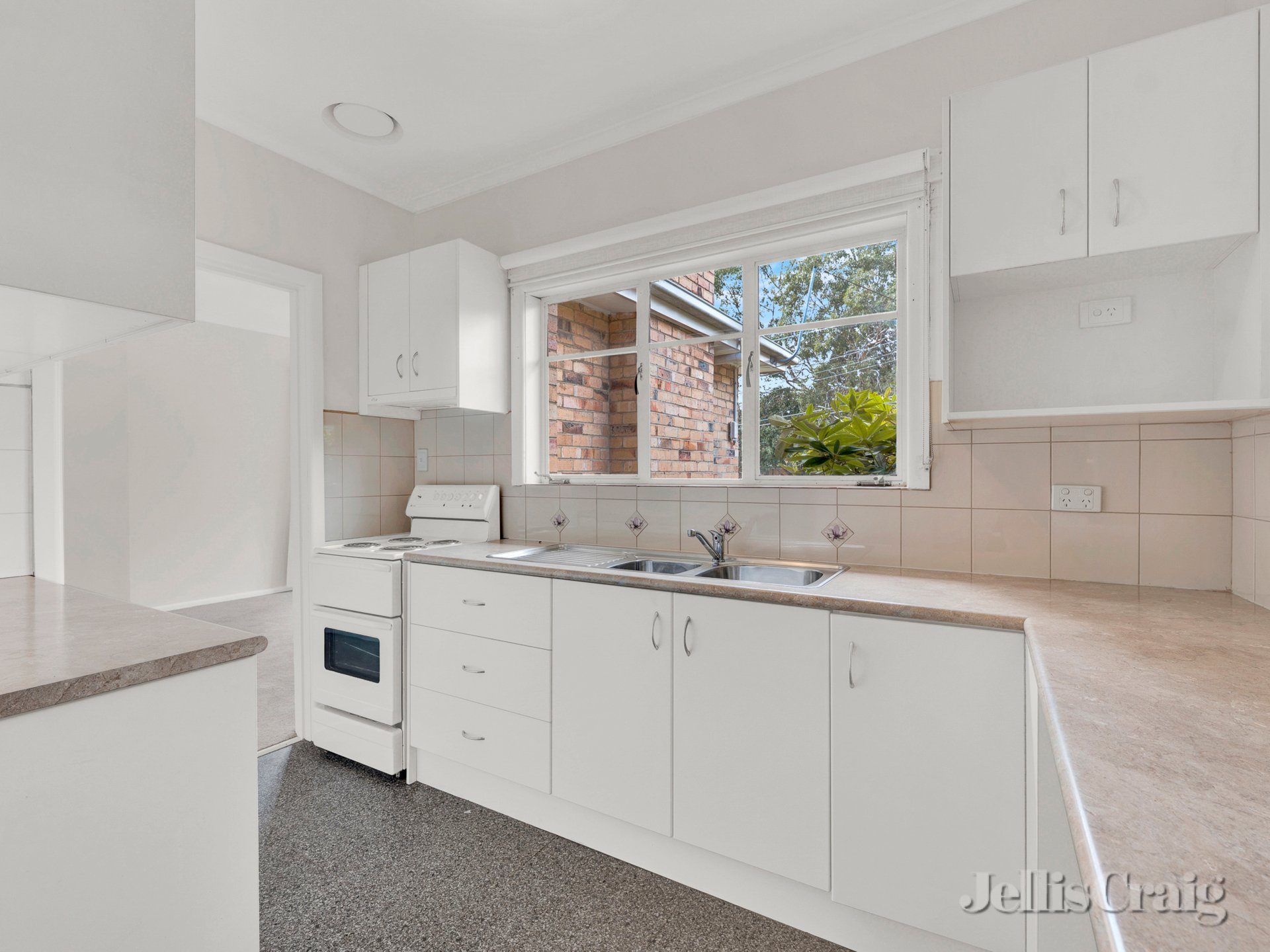 8 Stubley Court, Greensborough image 2