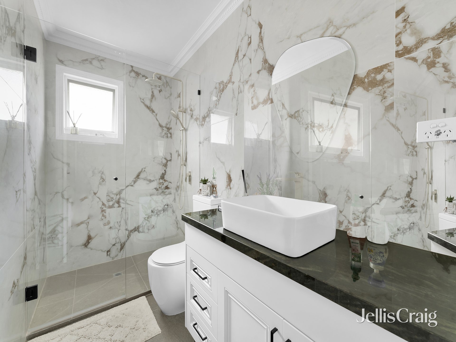 8 Swindon Avenue, Glen Waverley image 10