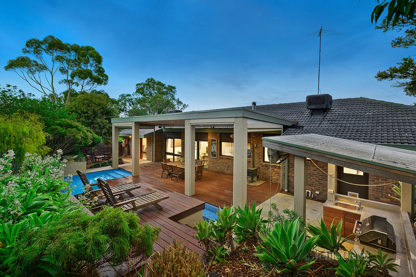 8 Tadema Crescent, Eltham image 8