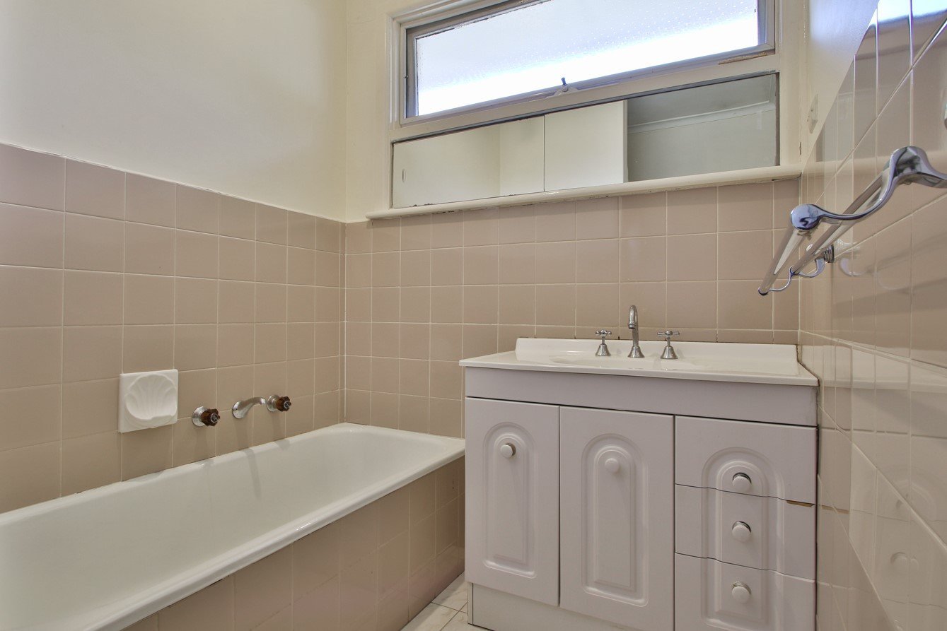 8 Tamarisk Avenue, Glen Waverley image 3