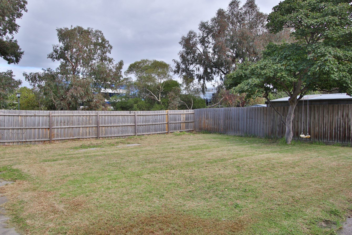 8 Tamarisk Avenue, Glen Waverley image 5