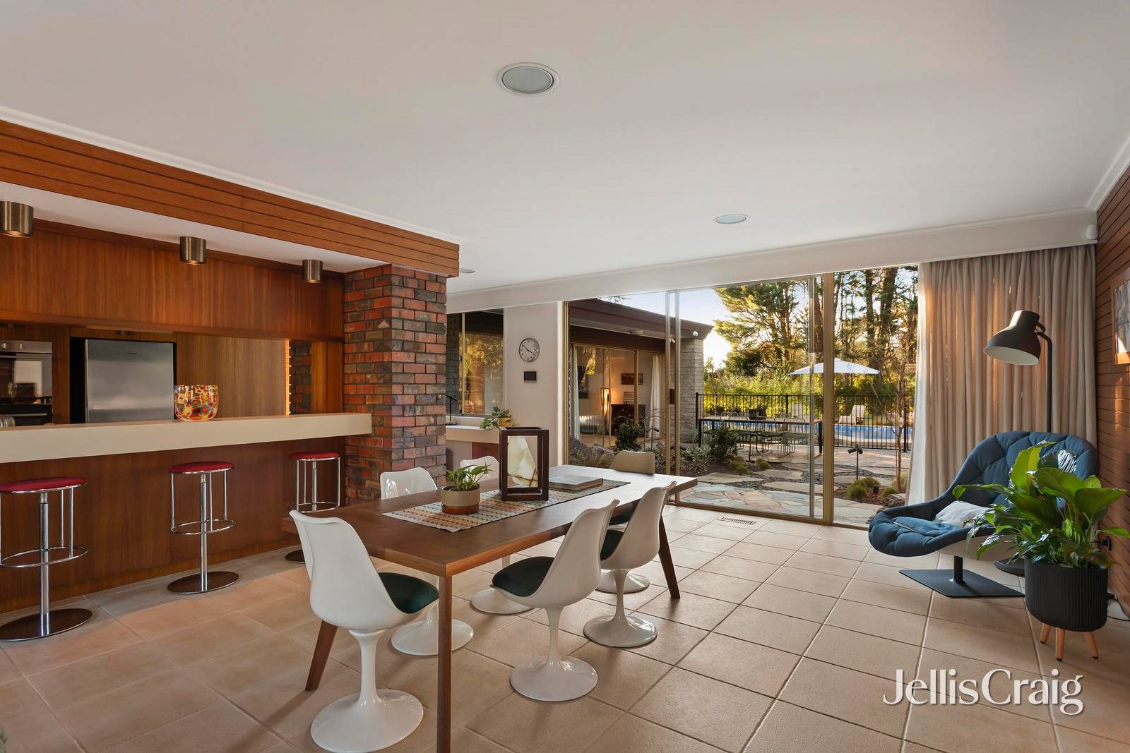 8 Tandarook Crescent, Donvale image 5