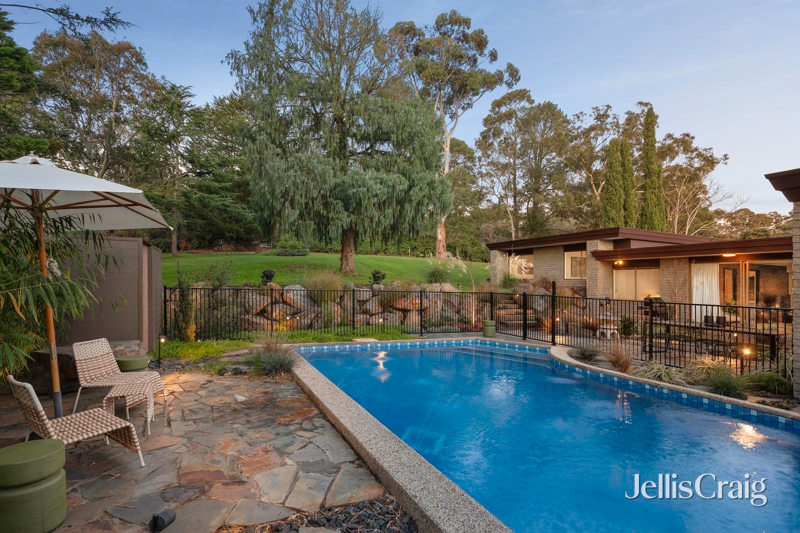 8 Tandarook Crescent, Donvale image 15