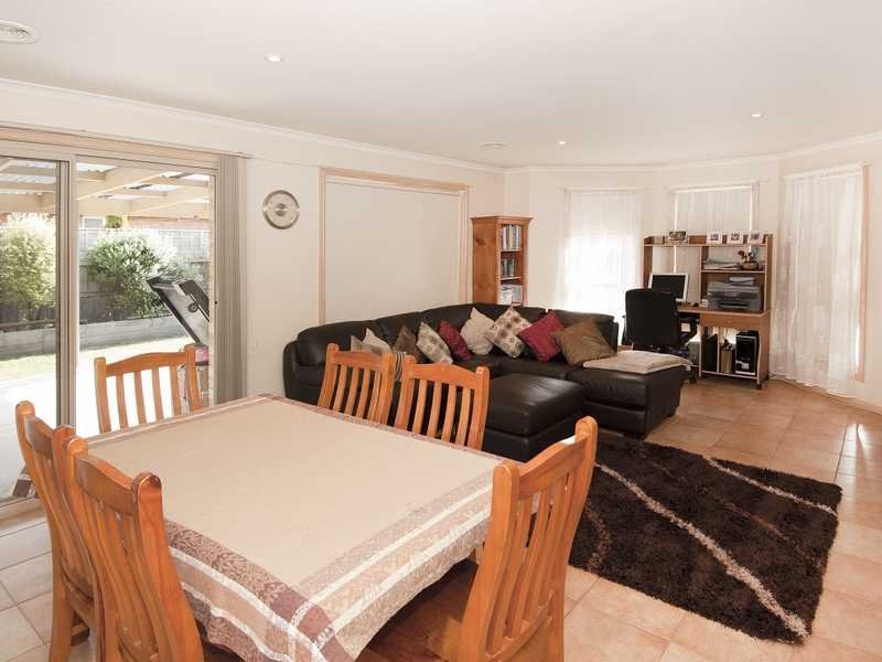 8 Tantalla Court, St Albans Park image 3