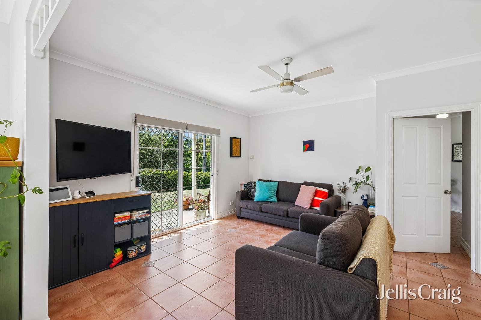 8 Tennyson Street, Woodend image 6