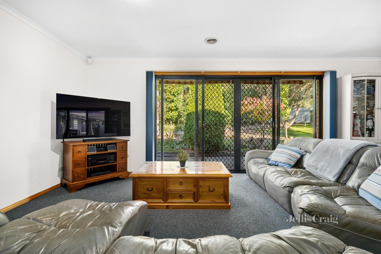 8 Terrung Court, Croydon North image 6