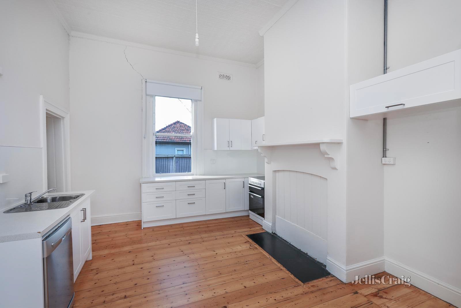 8 Thompson Street, Williamstown image 4
