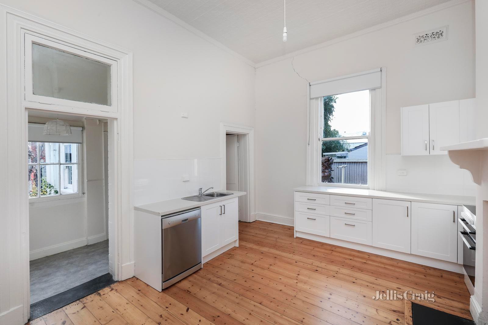 8 Thompson Street, Williamstown image 5