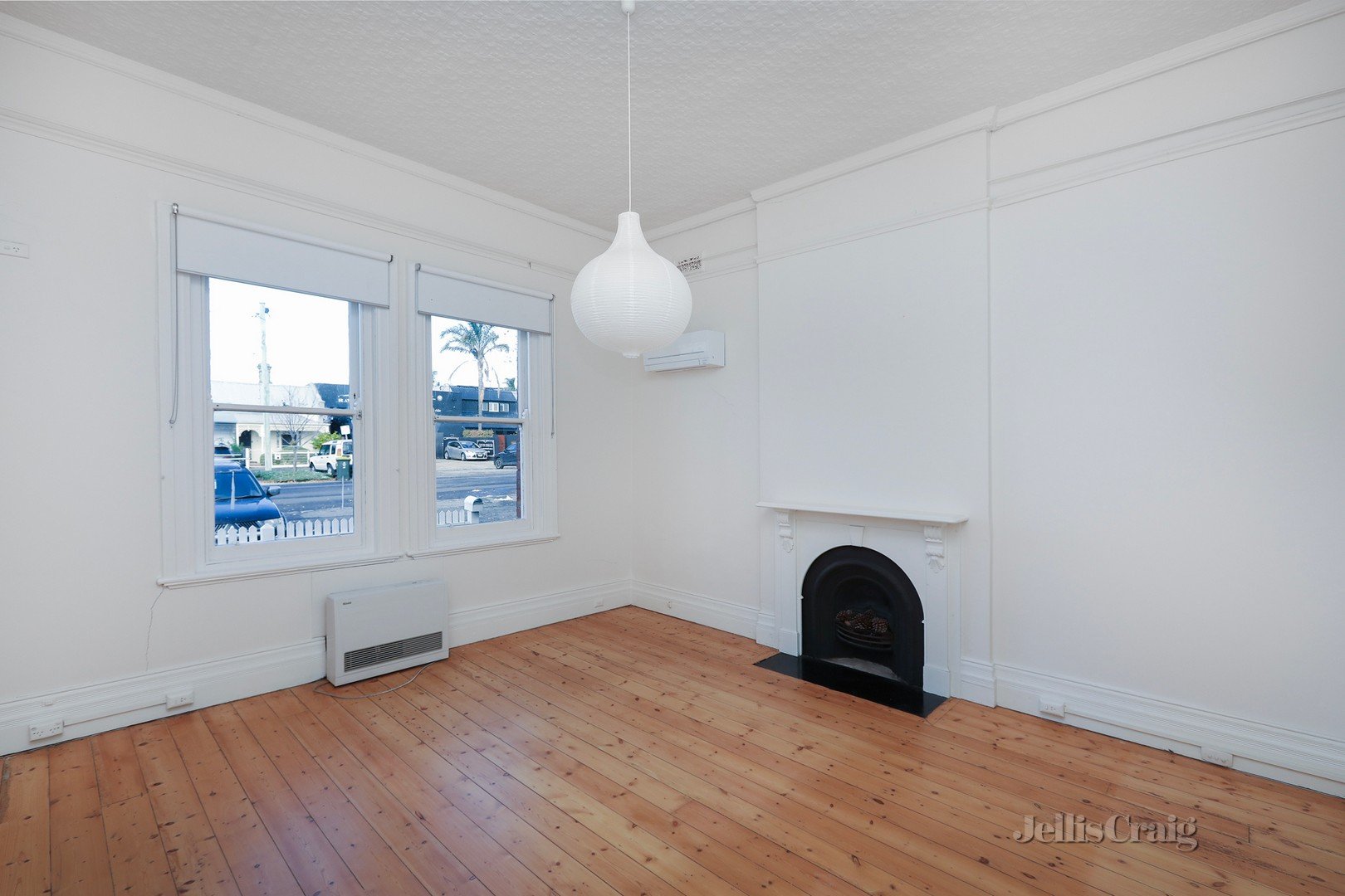 8 Thompson Street, Williamstown image 2