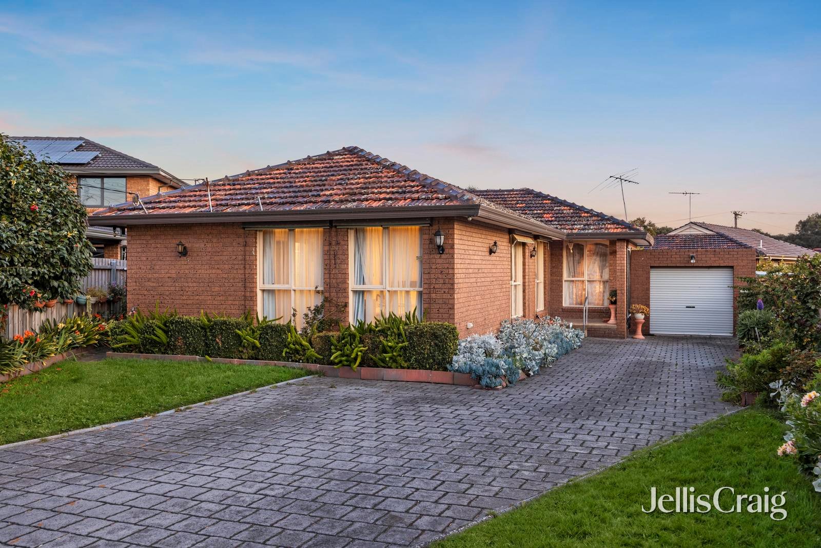 8 Traphina Court, Oakleigh&nbsp;South image 1
