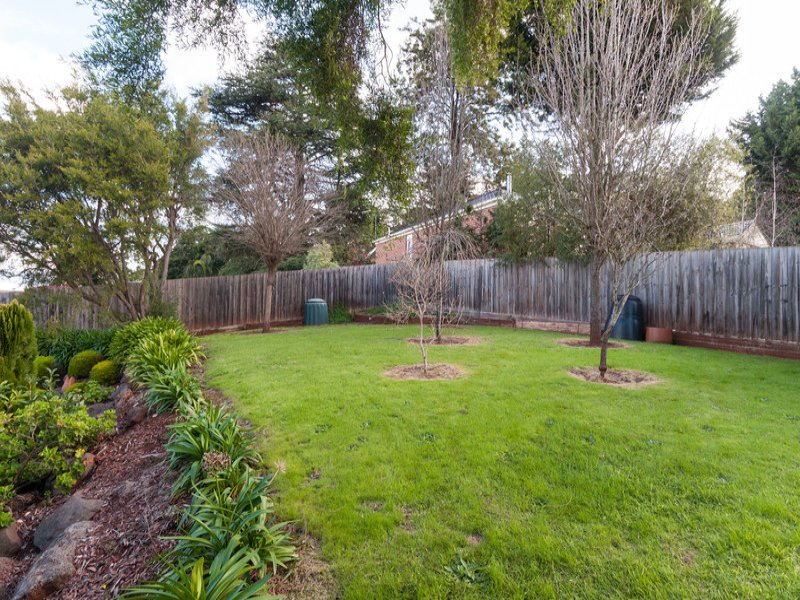 8 Trenton Place, Mooroolbark image 14