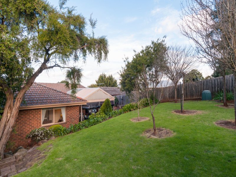 8 Trenton Place, Mooroolbark image 15