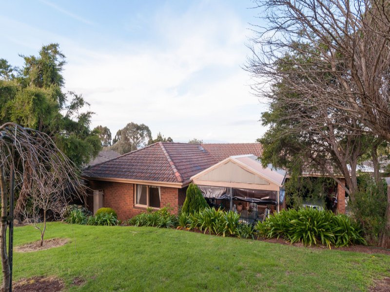 8 Trenton Place, Mooroolbark image 16