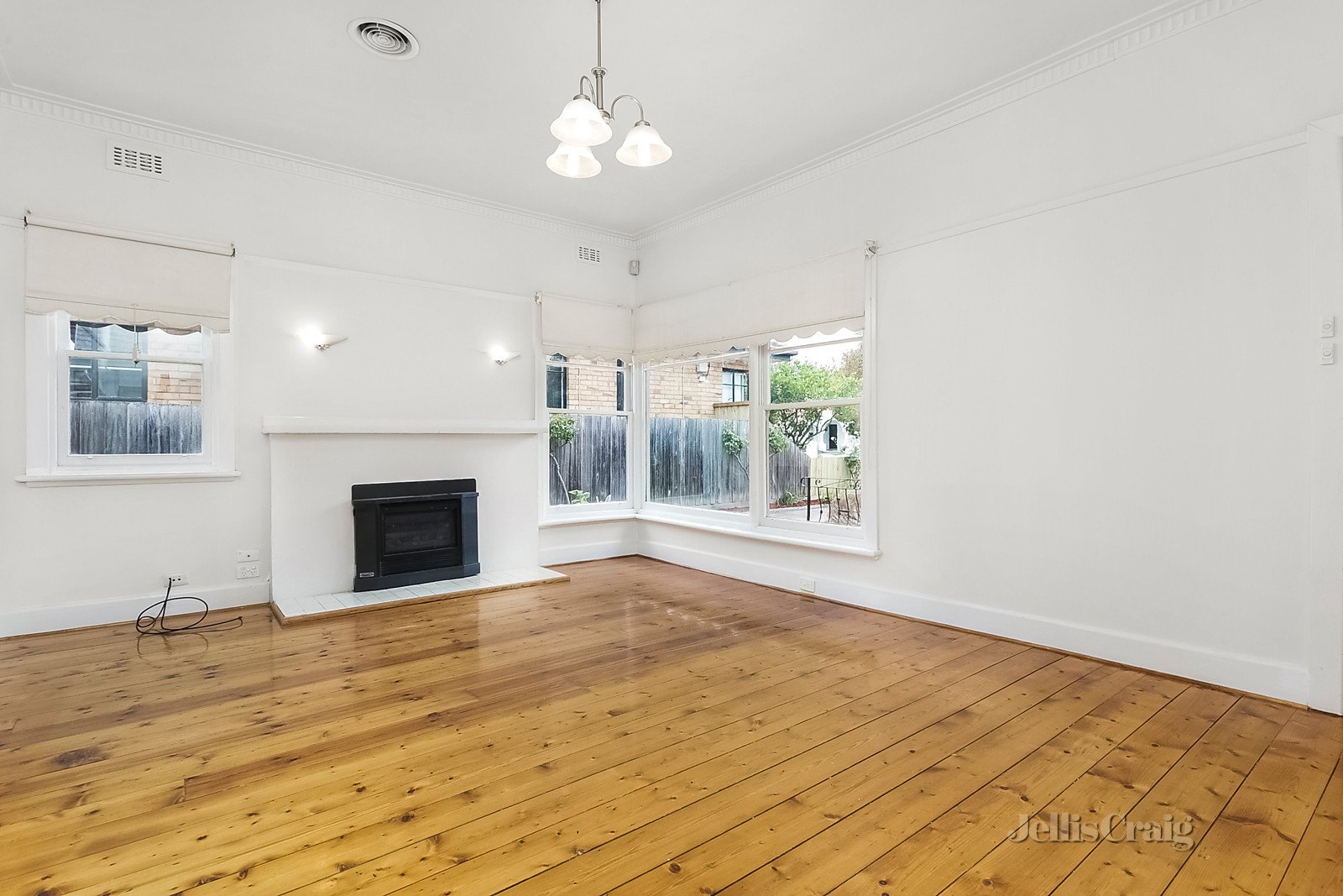 8 Trinafour Street, Moonee Ponds image 2