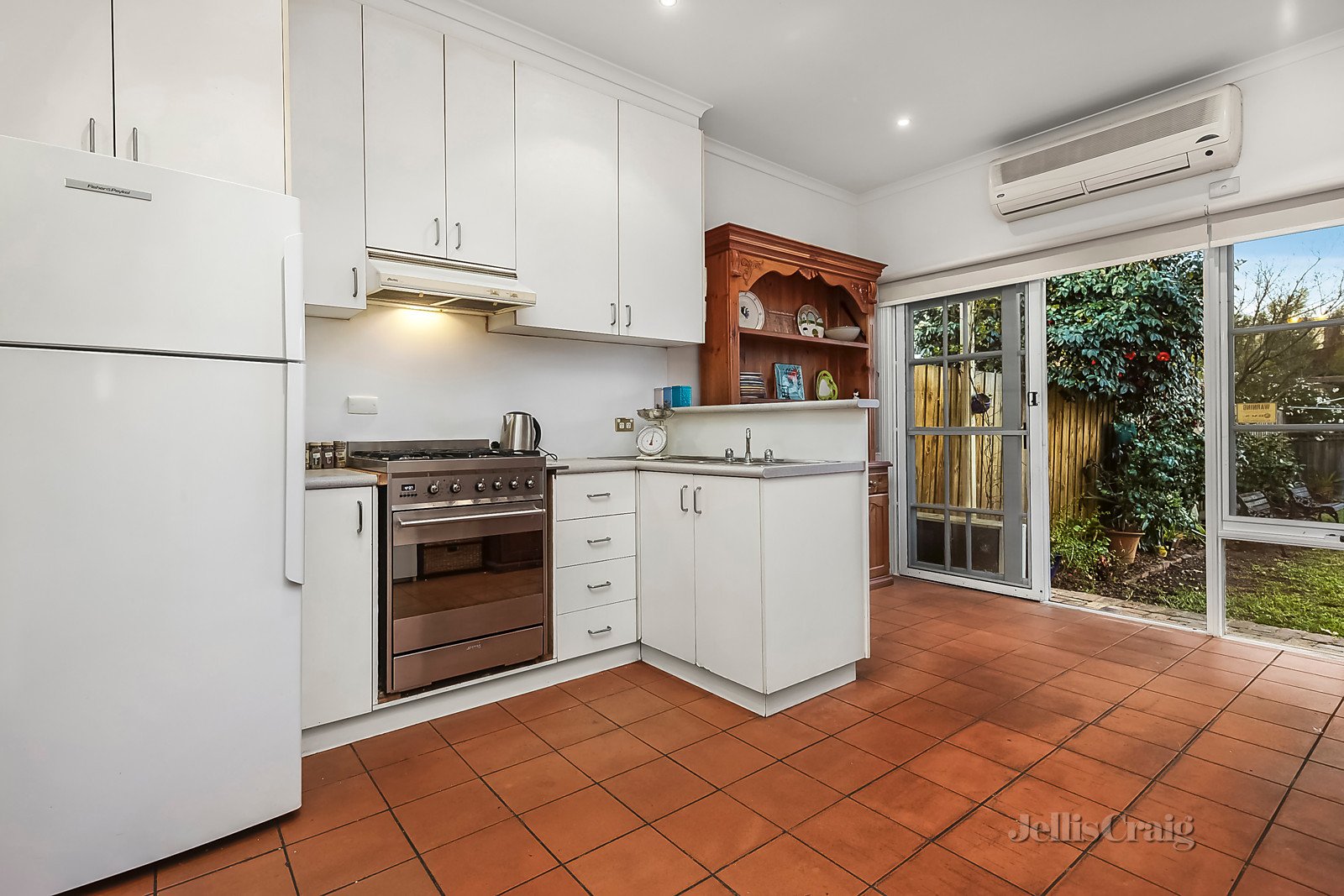 8 Tunbridge Street, Flemington image 2