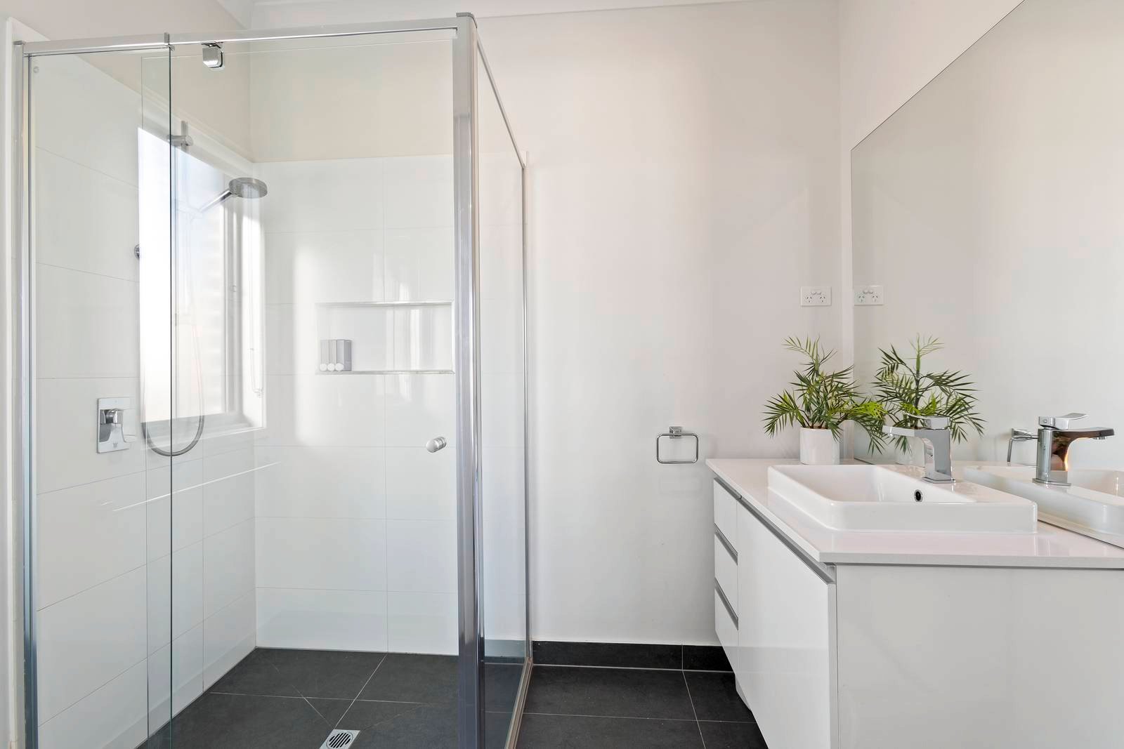 Property Gallery Thumbnail 8