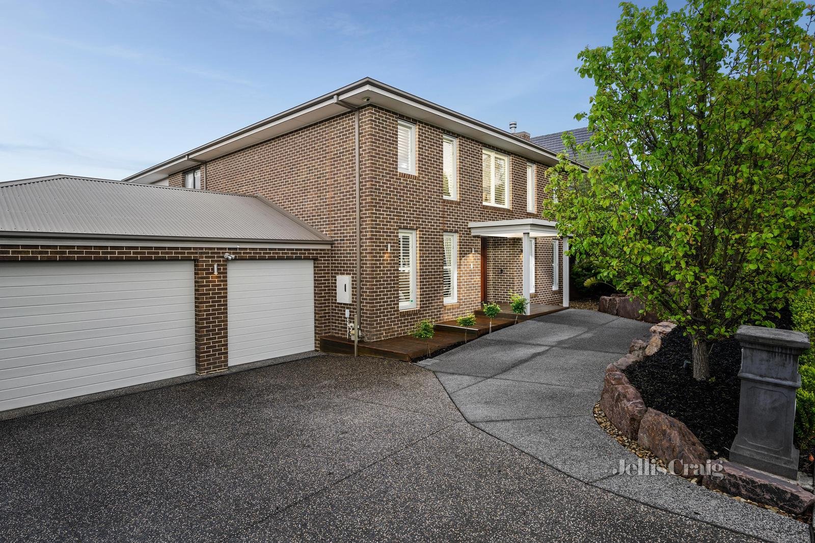 8 Valley Park Drive, Mooroolbark image 1