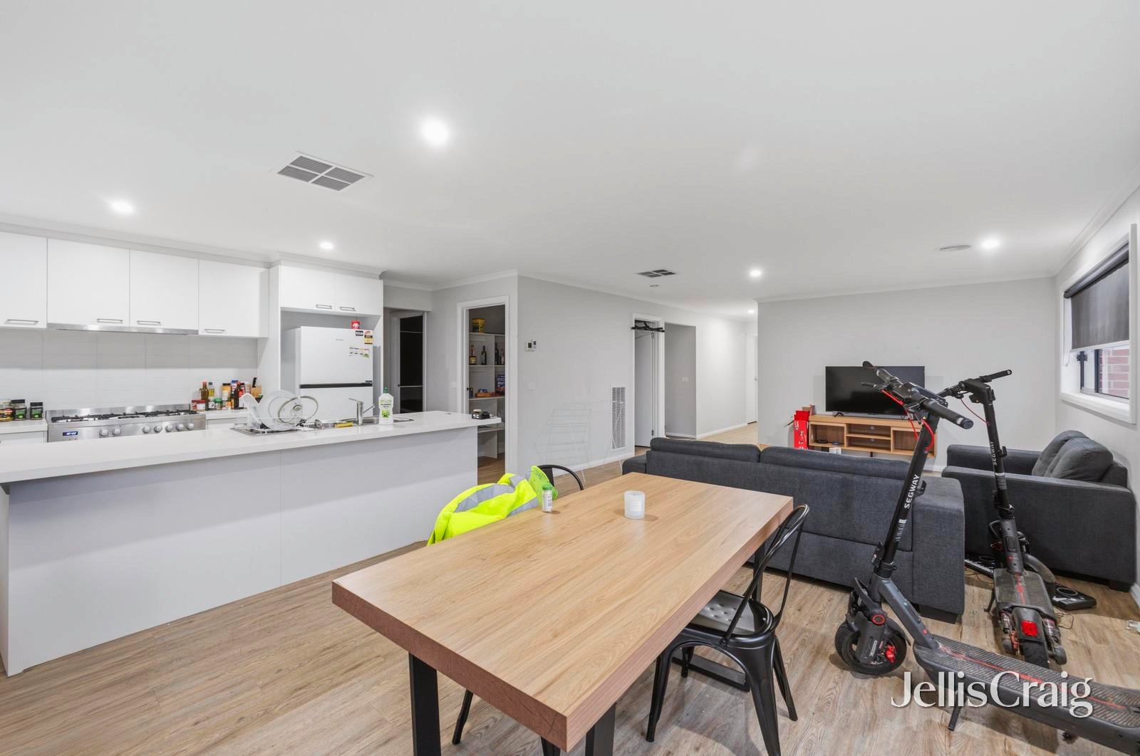 8 Verona Street, Winter&nbsp;Valley image 5