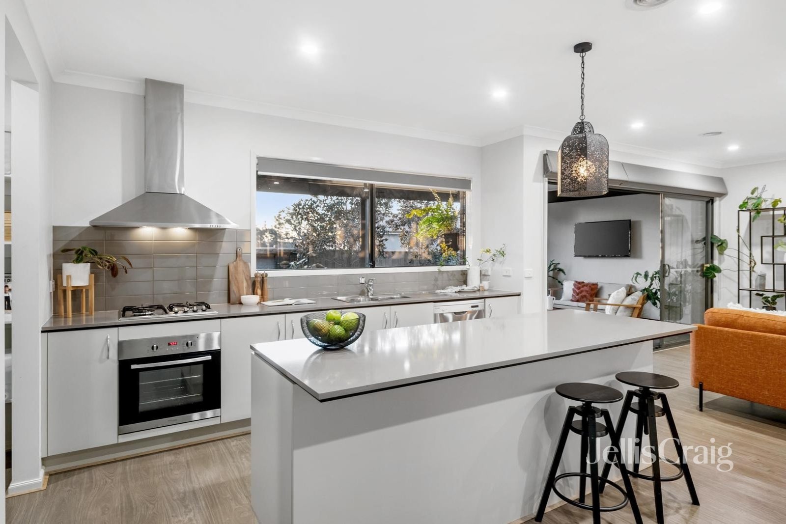 8 Viewhill Court, Doreen image 2