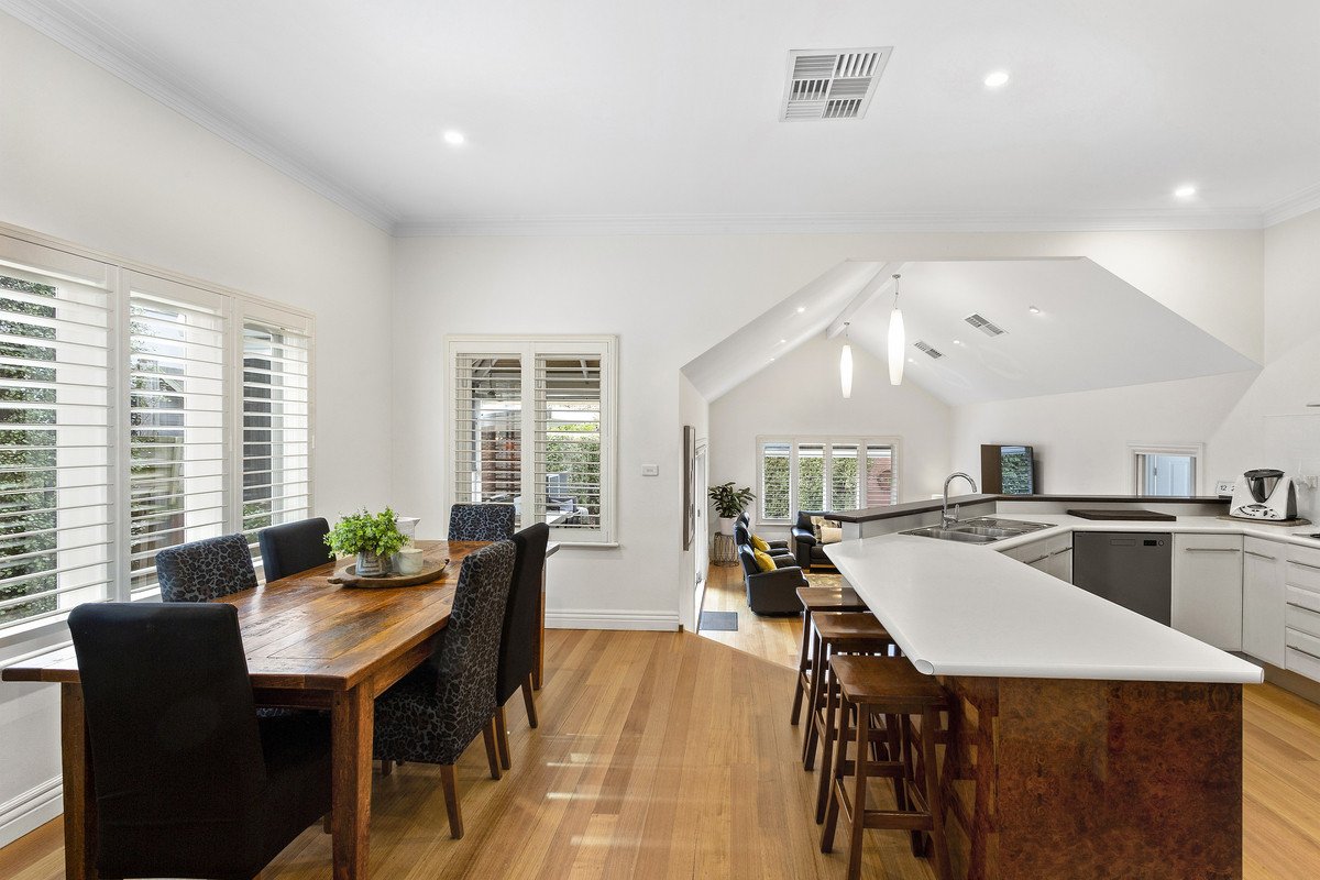 8 Vincent Street, Surrey Hills image 3