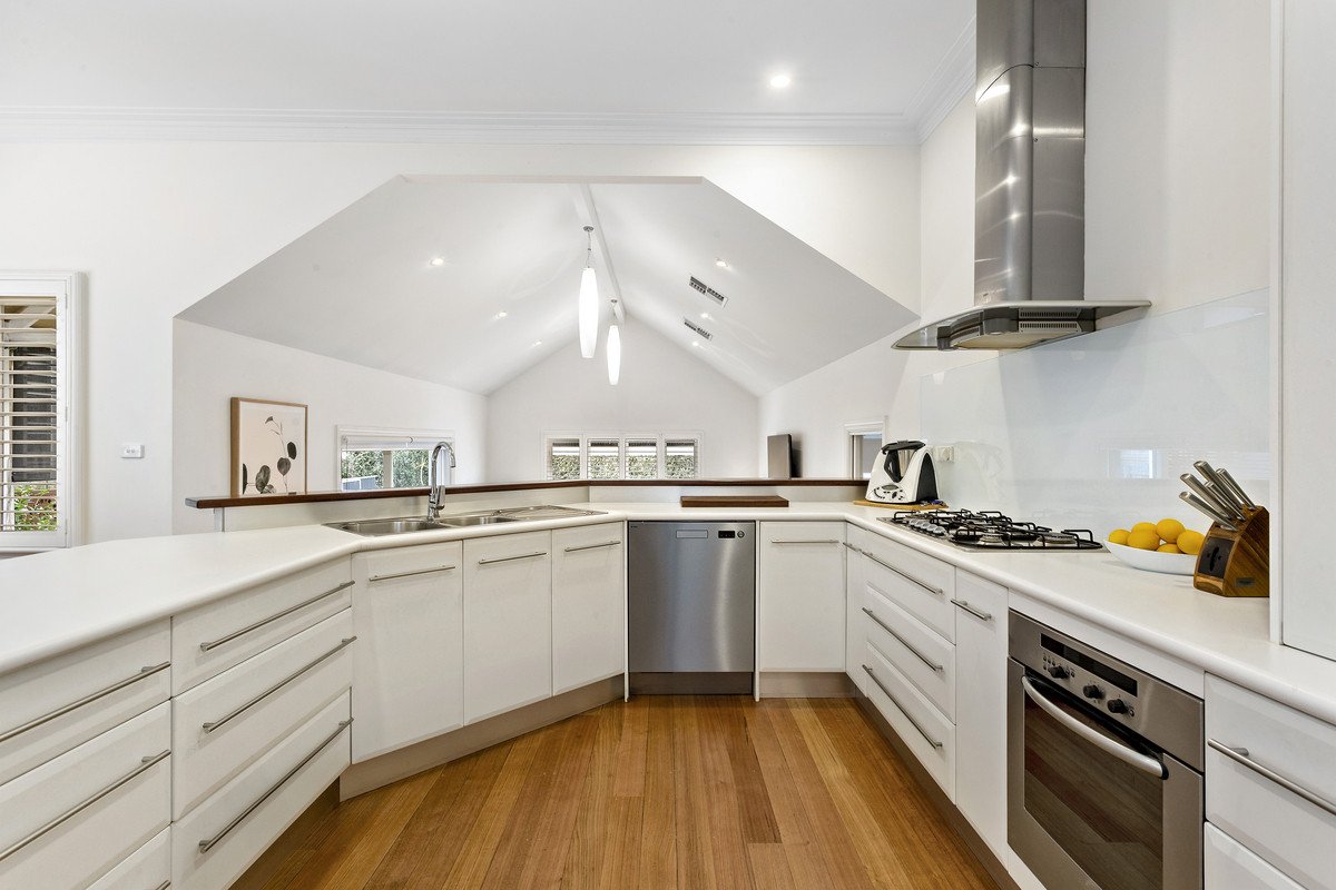 8 Vincent Street, Surrey Hills image 4