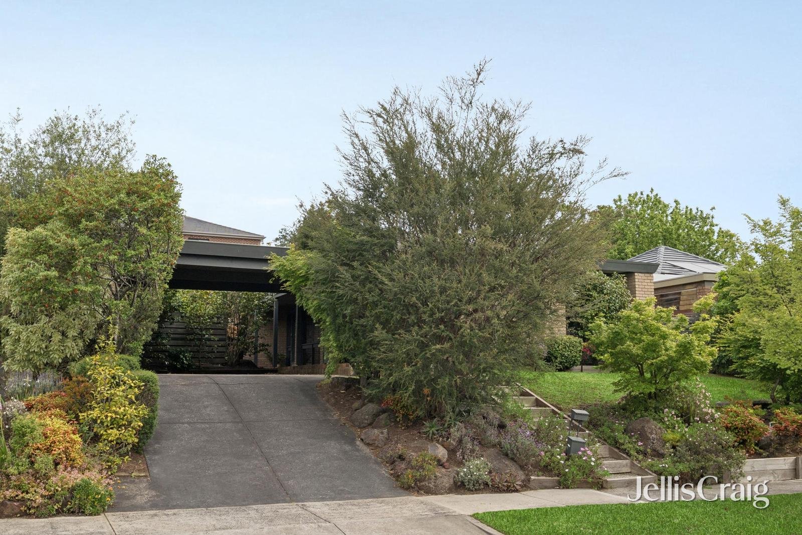 8 Viscount Drive, Doncaster image 1