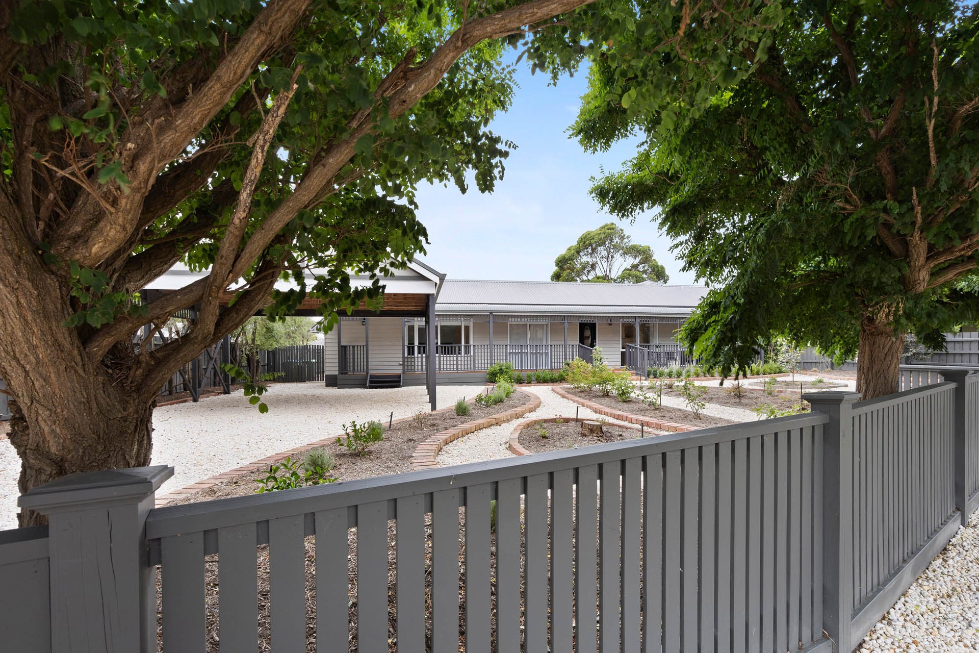 8 Vivian Way