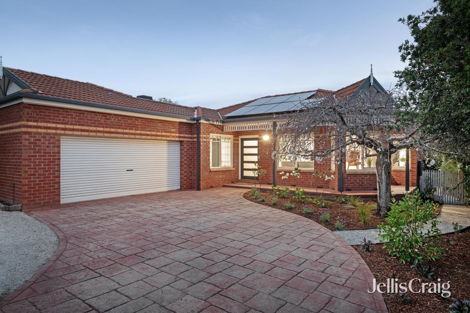 8 Wandarra Way, Warranwood image 2