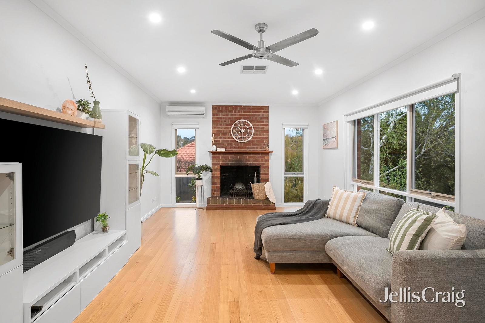 8 Wandarra Way, Warranwood image 3