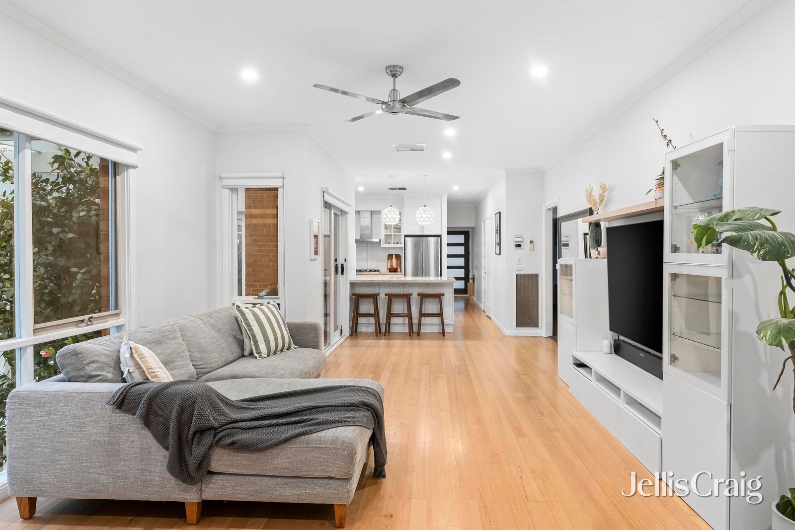 8 Wandarra Way, Warranwood image 4
