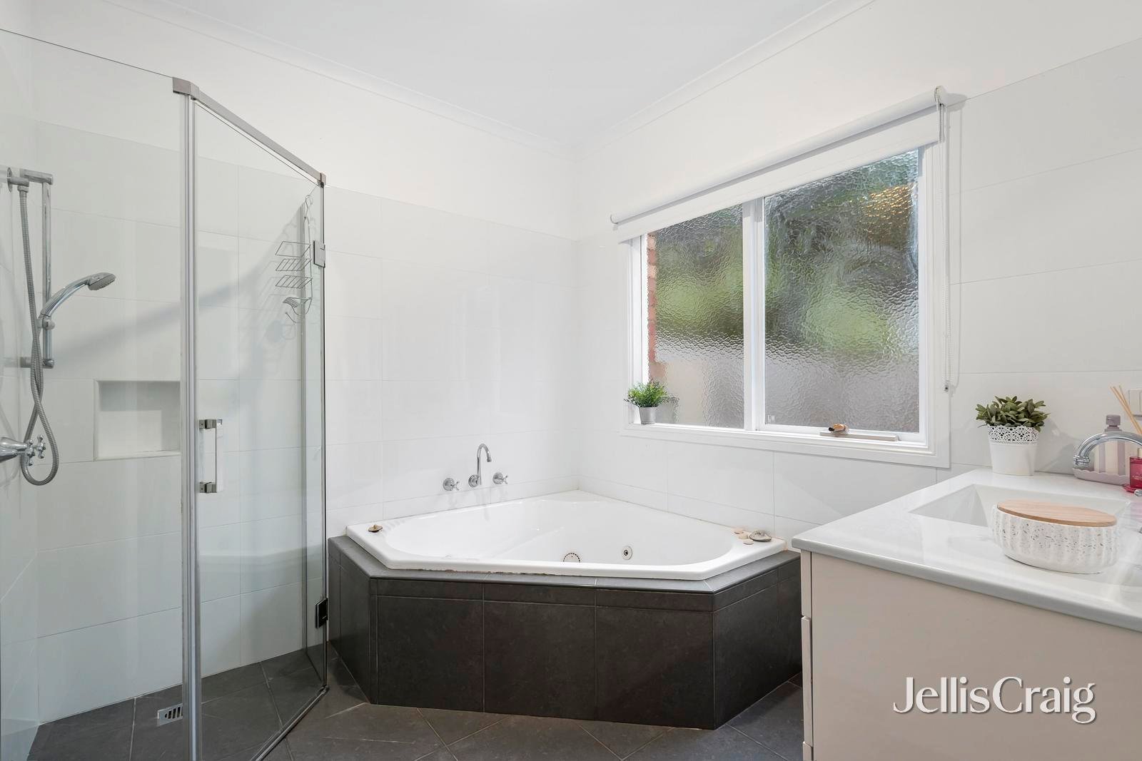 8 Wandarra Way, Warranwood image 10