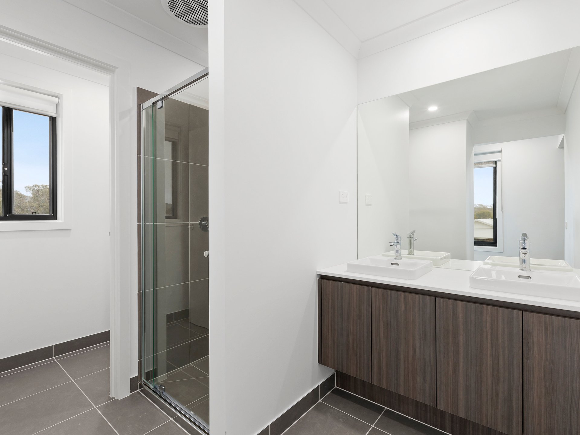 Property Gallery Thumbnail 6