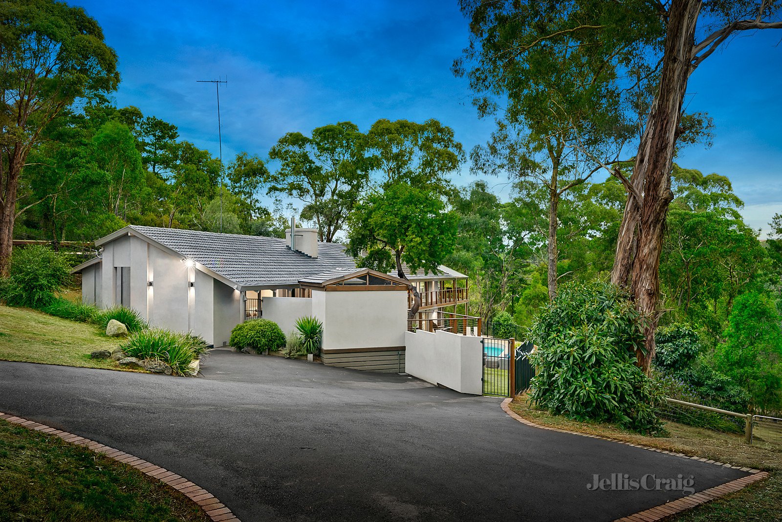 8 Wattamolla Ridge, Donvale image 1