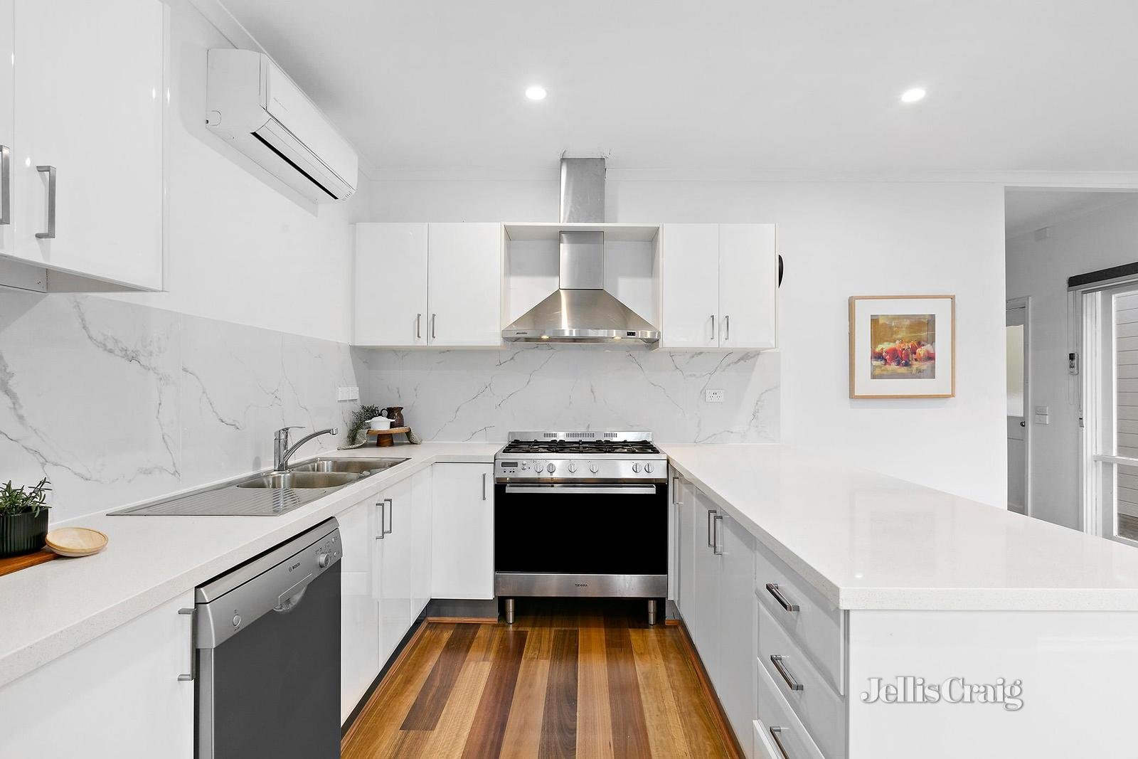 8 Wells Street, Surrey Hills image 3