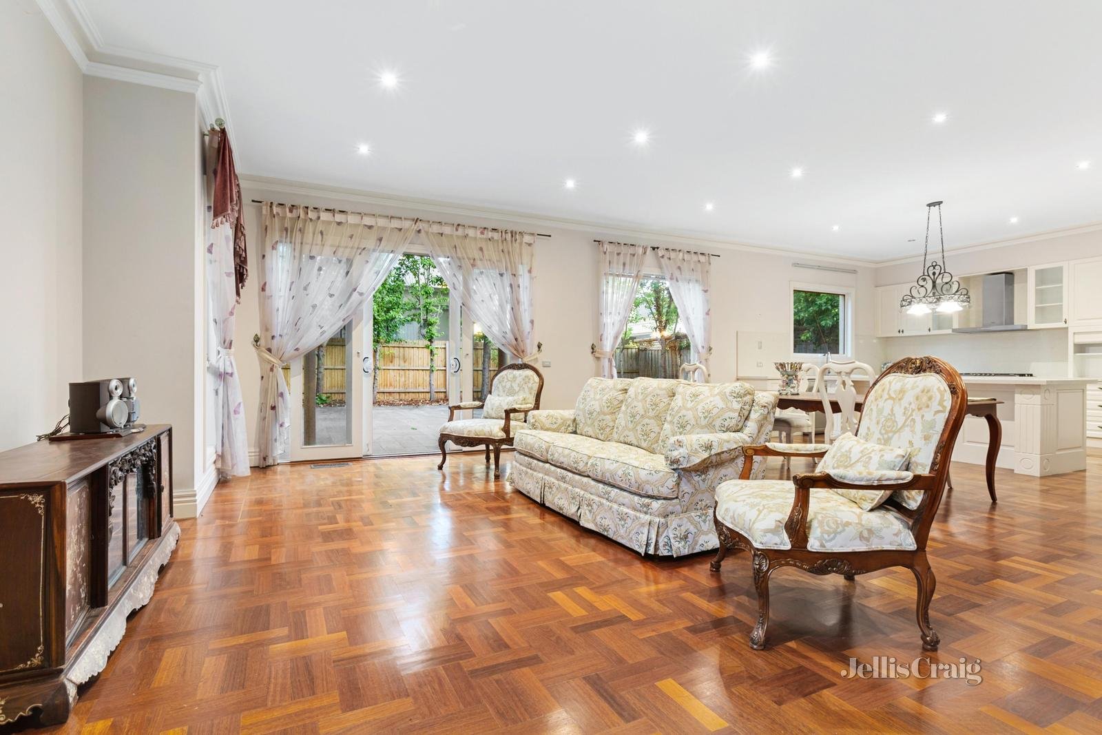 8 Wentworth Avenue, Canterbury image 5