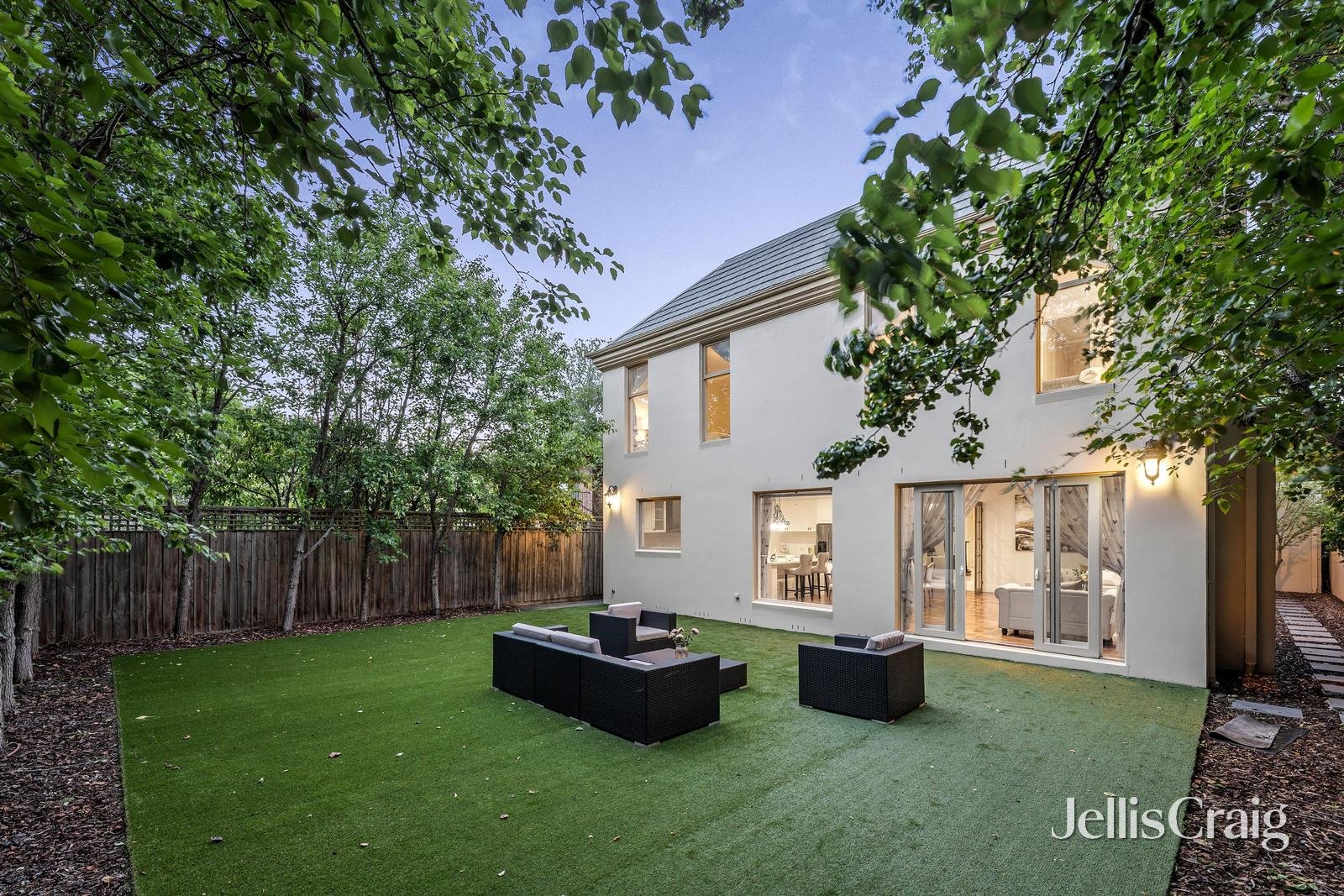 8 Wentworth Avenue, Canterbury image 18