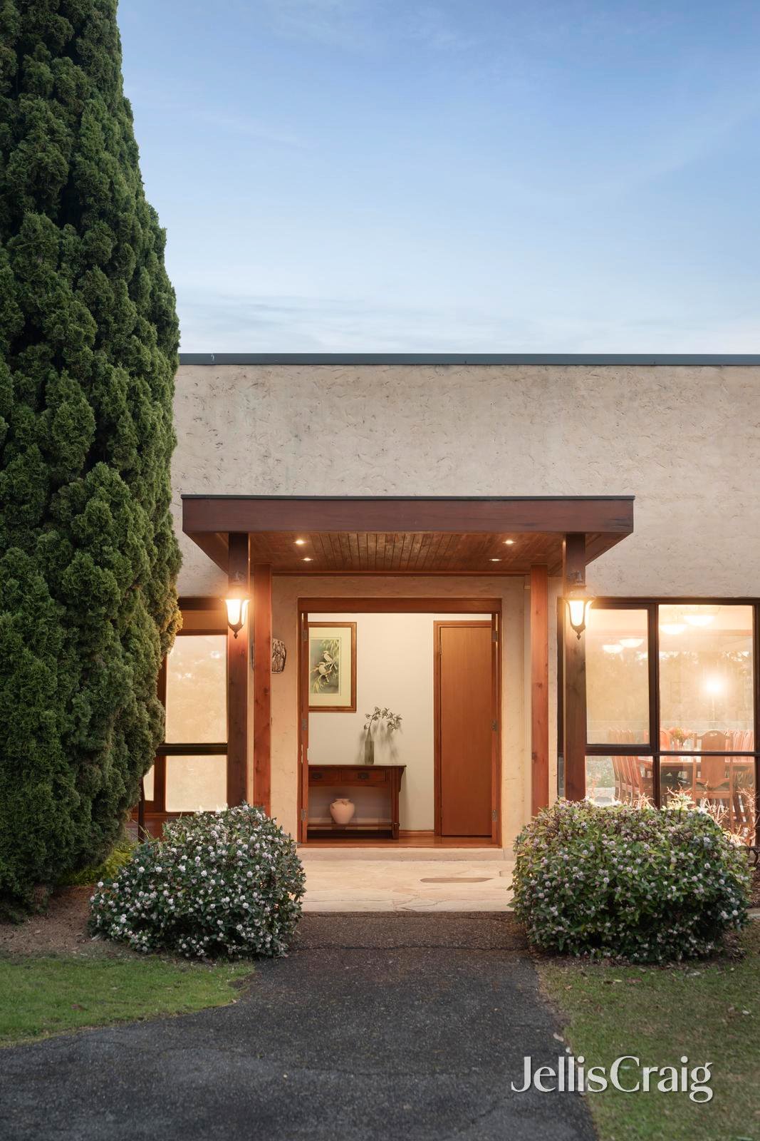 8 Whitefriars Way, Donvale image 4