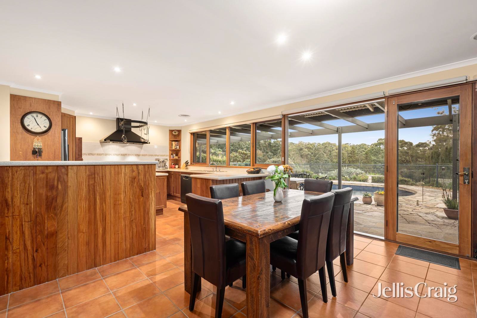 8 Whitefriars Way, Donvale image 7