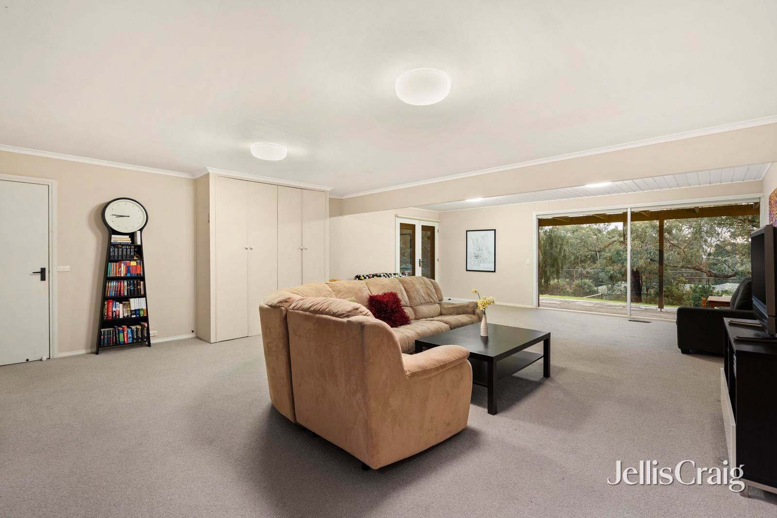 8 Whitefriars Way, Donvale image 10