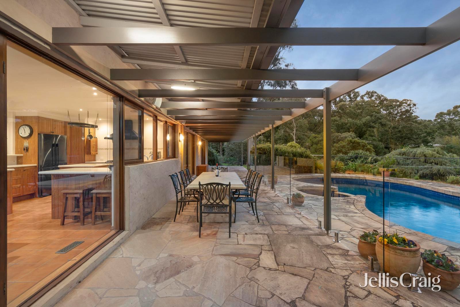 8 Whitefriars Way, Donvale image 17