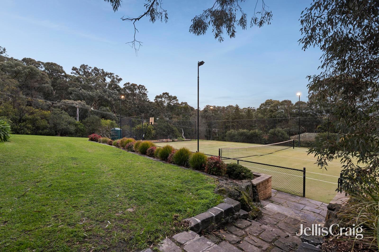 8 Whitefriars Way, Donvale image 20
