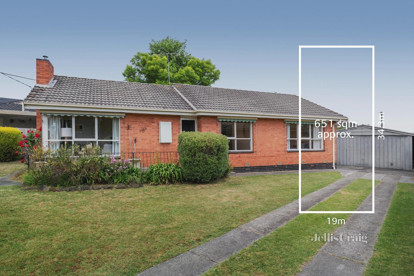 8 Whites Lane, Glen Waverley image 1