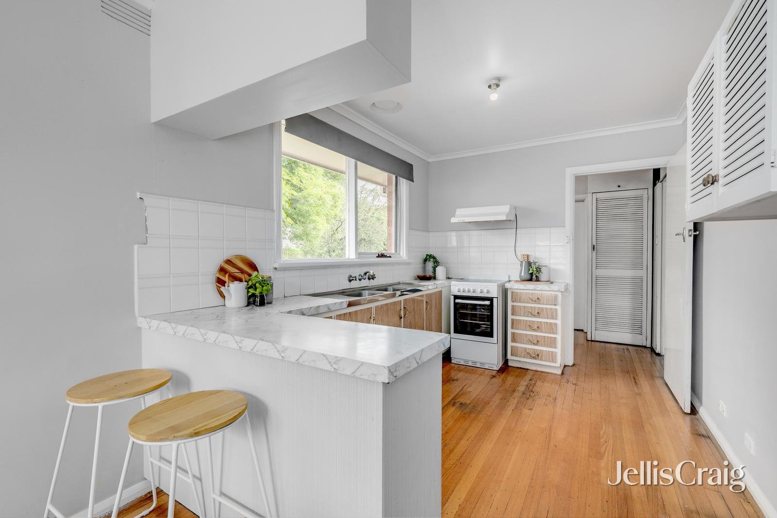 8 Whites Lane, Glen Waverley image 5