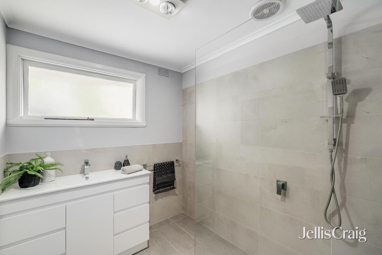 8 Whites Lane, Glen Waverley image 7