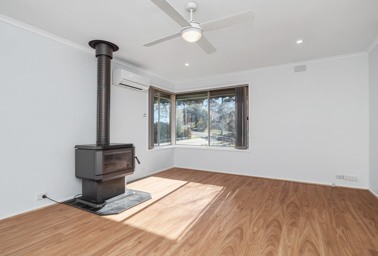 8 Winifred Road, Mooroolbark image 2